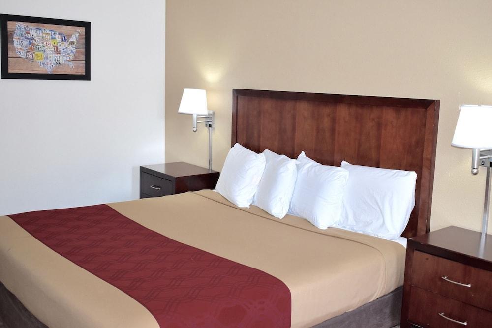 Red Roof Inn Страудсберг Экстерьер фото